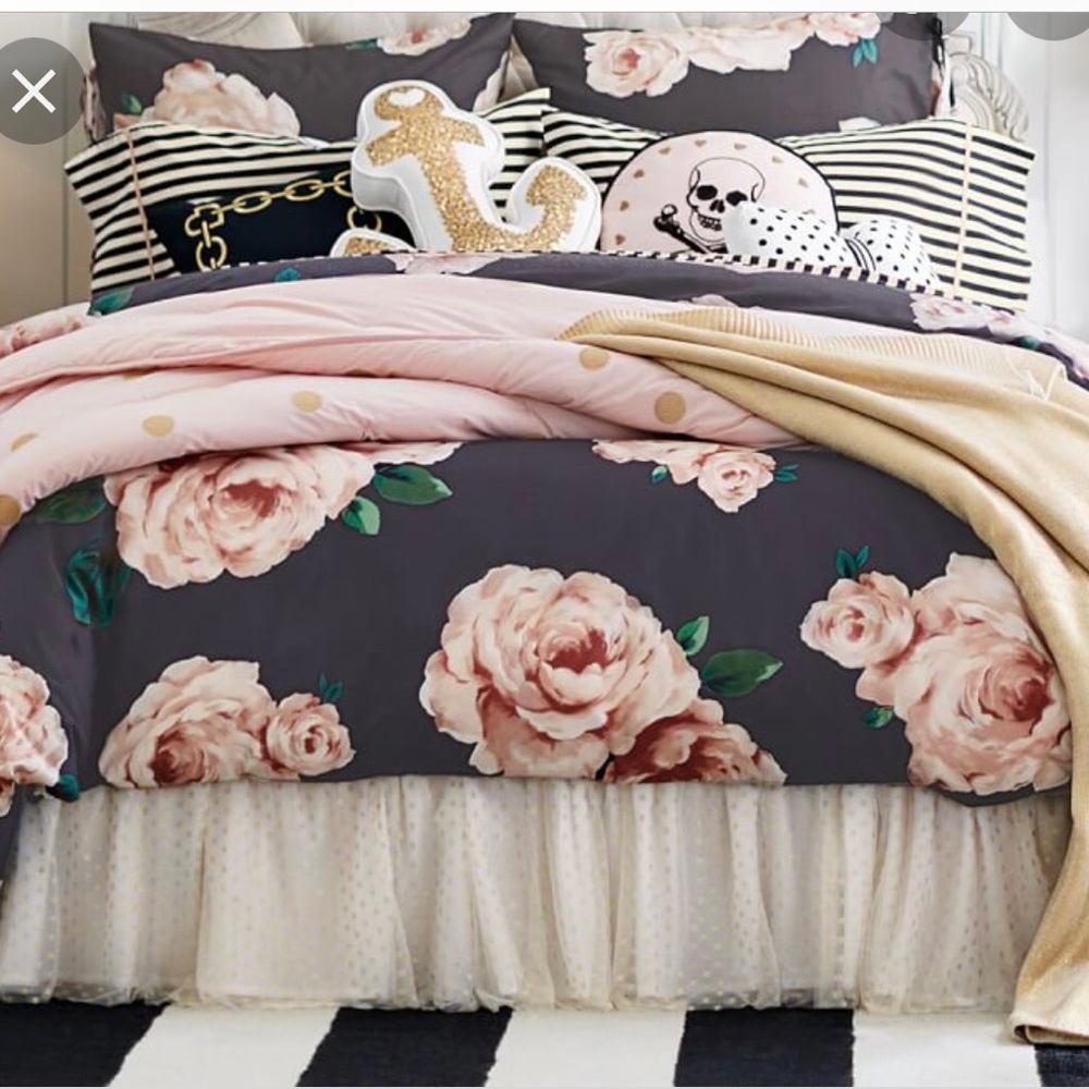 Pottery barn teen bed set. Full size/queen
